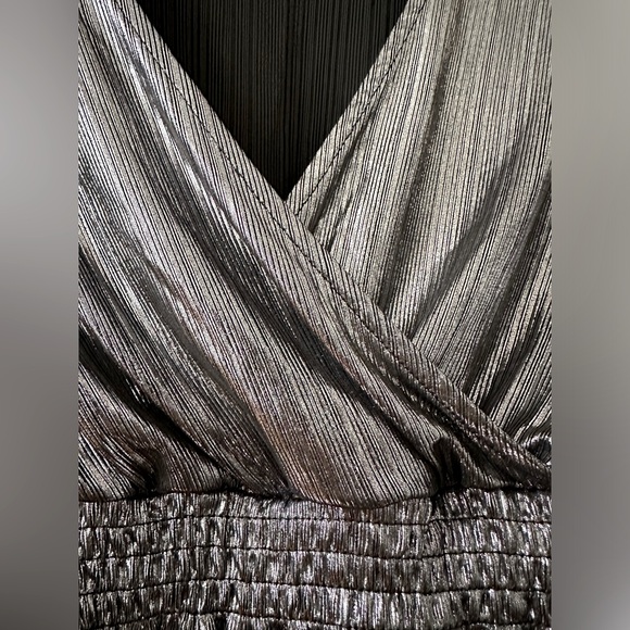 Monochrome crop top. - Picture 2 of 2